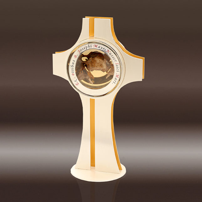 Kreuz mit Reliquie von Josef Mayr-Nusser für Michele Tomasi, Bischof von Treviso