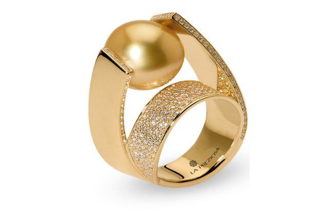 La Preziosa - ring with southsea pearl, gold, diamonds