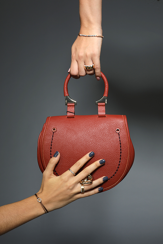 Handverlesener Schmuck & Taschen